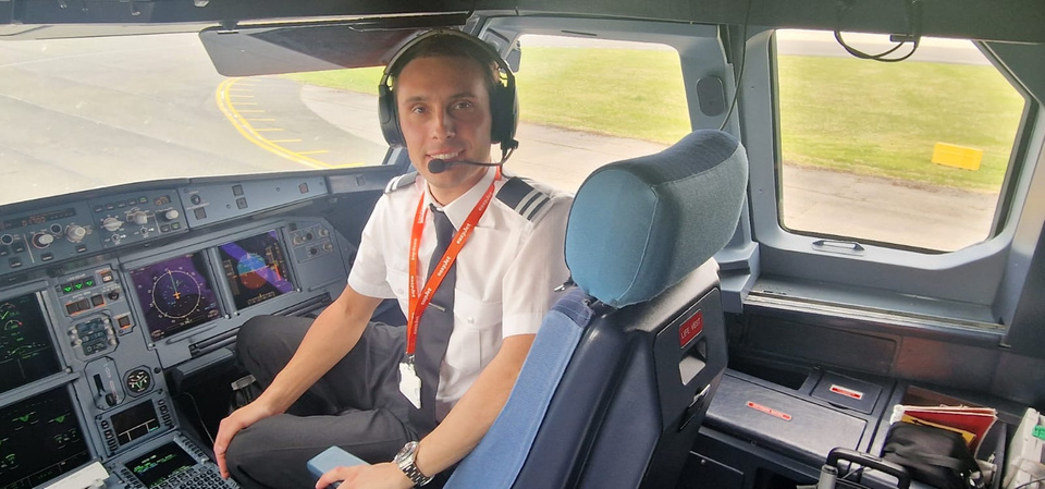Jamie, EFT graduate now flying with easyJet